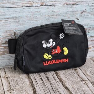 *NWT* LULULEMON X DISNEY
Everywhere Belt Bag 1L Mickey in Motion Graphic